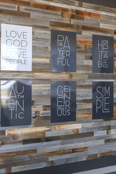 How to create a statement wall with reclaimed wood planks