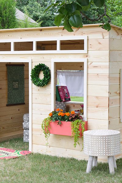 How to build an indoor kids' playhouse