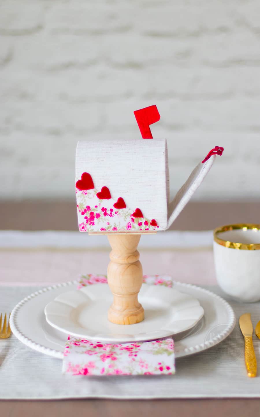 DIY Valentine's Day Mailbox Centerpieces and Place Settings