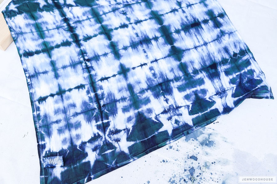 How to dye fabric using indigo dye and the shibori technique