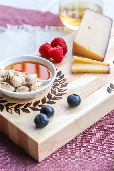 Great gift idea! How to make a DIY wood burned cutting board