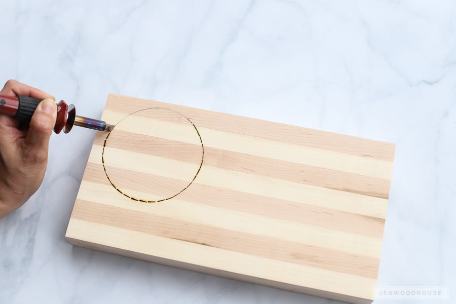 DIY Mother's Day gift idea - a wood burned cutting board