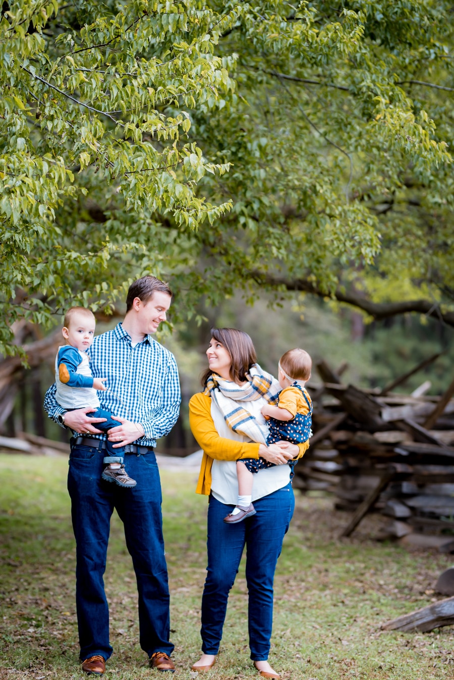 Learn more on what to wear for family pictures. This post has some really great tips! Learn more on what to wear for family pictures.