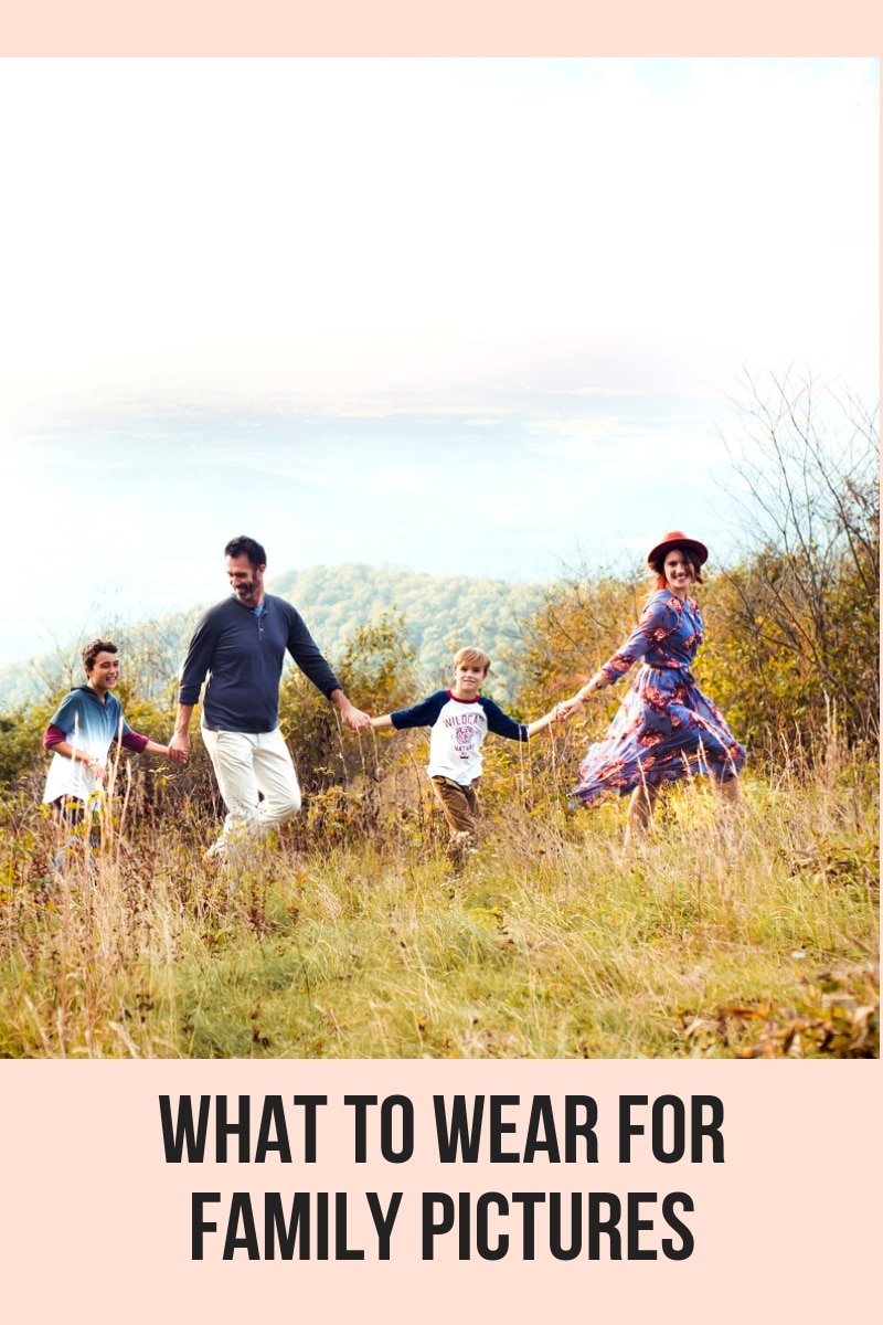 Learn more on what to wear for family pictures. This post has some really great tips! Learn more on what to wear for family pictures.