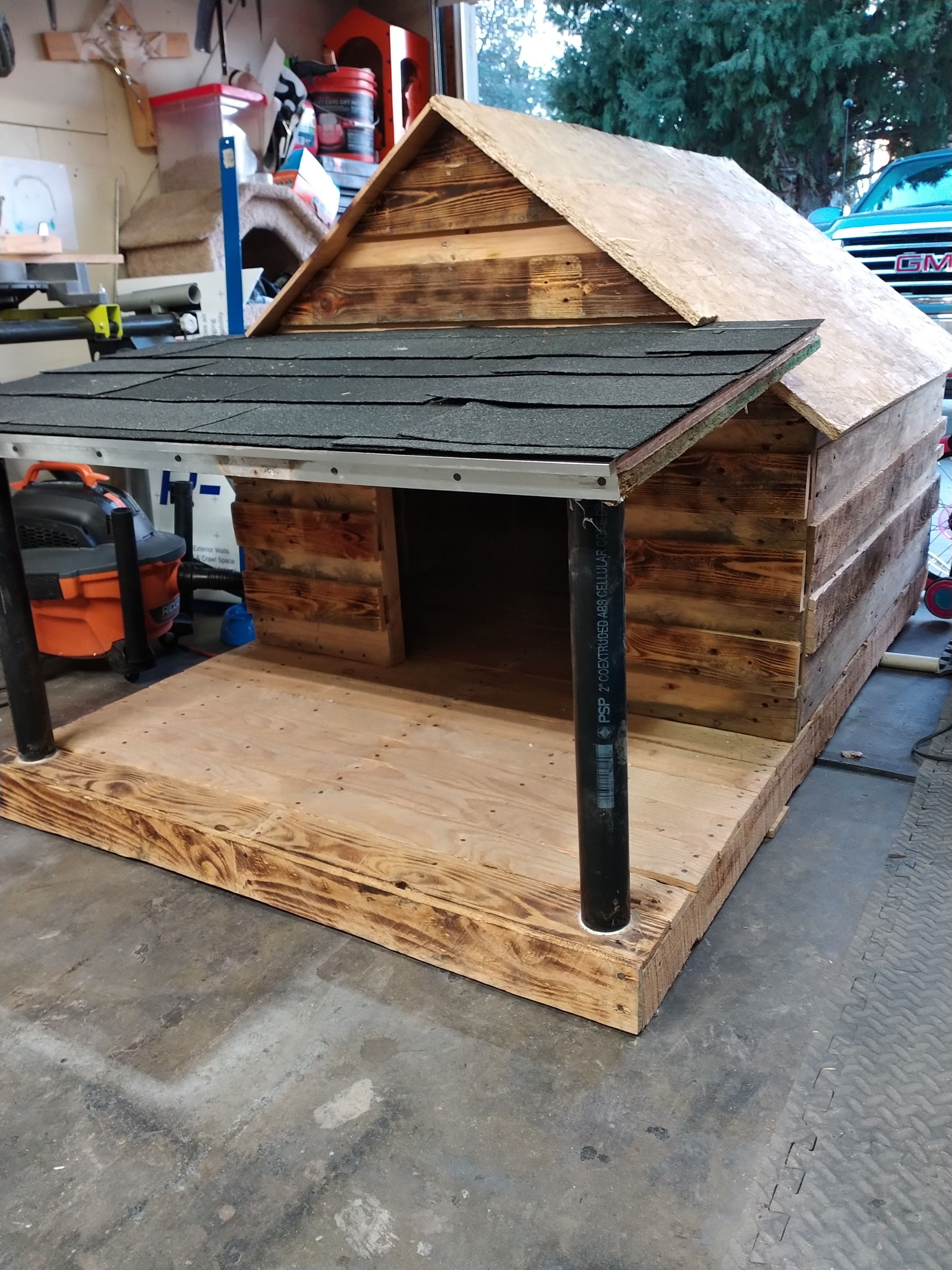 Dog cabin