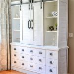 How to build a DIY farmhouse sliding barn door buffet and hutch