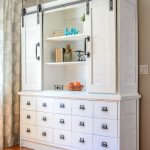 How to build a gorgeous farmhouse sliding barn door buffet and hutch